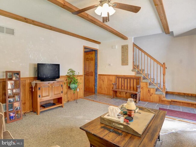 Photo - 16 Colonial Dr