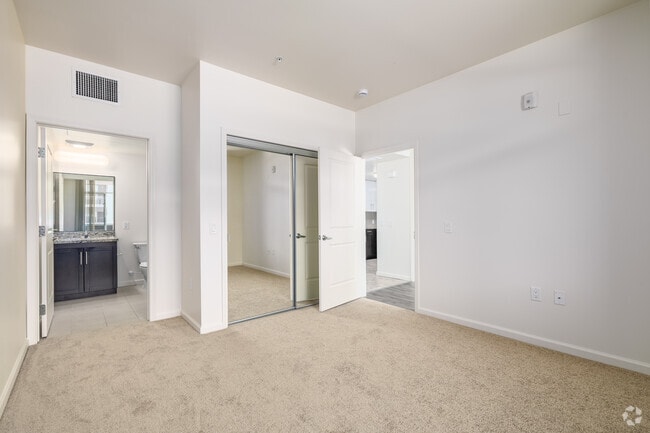 2BR, 2BA - 951SF - Primary Bedroom
