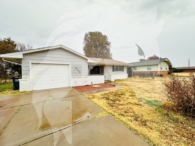 Building Photo - 2718 W Elm Ave