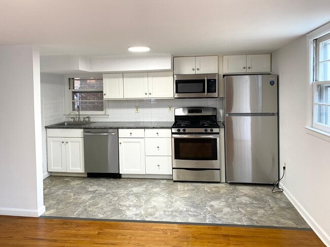 Building Photo - 294 Front St Unit 1a