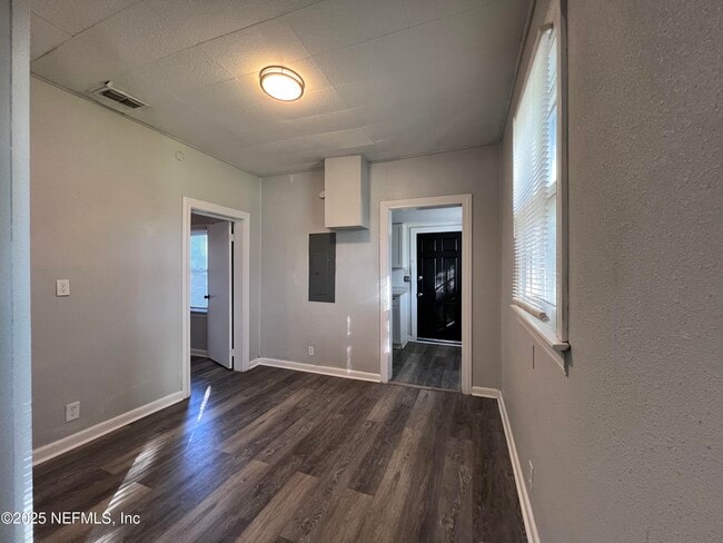 Photo - 2953 Spencer St