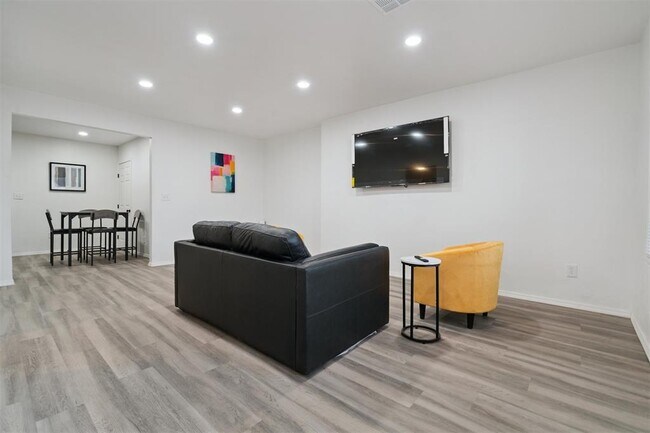 Photo - 1200 NE 17th St