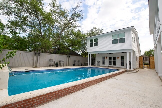 Photo - ADORABLE 2/1 APARTMENT CLOSE TO CAMPUS! DEC SUBLEASE!