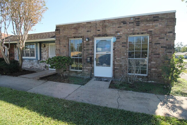 Building Photo - 219 W F St Unit 219