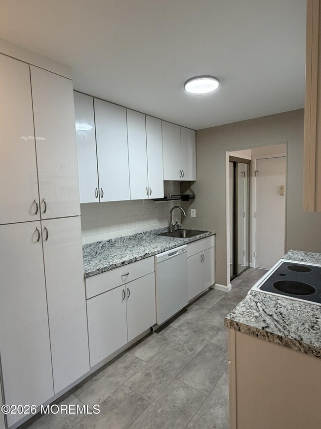 Photo - 84 Amberly Dr