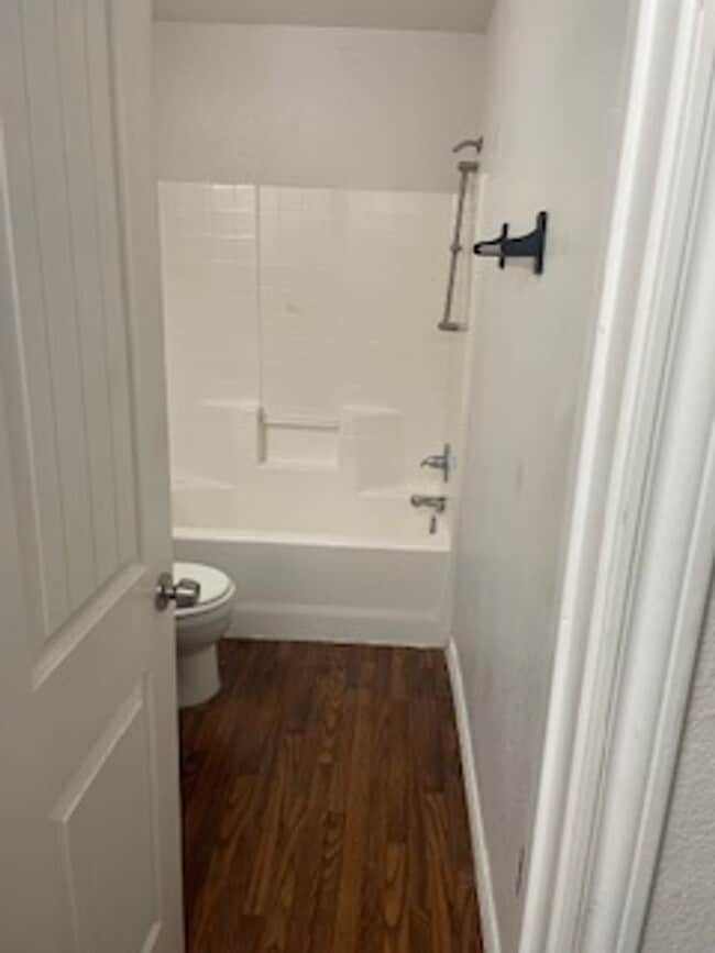 Photo - 355 W Oak St Unidad D