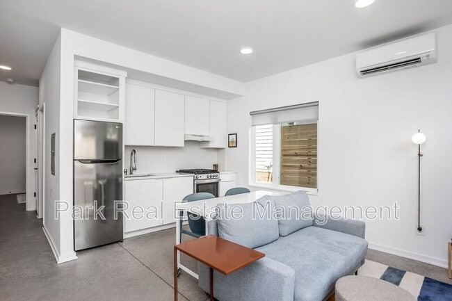 Building Photo - 323 S East St