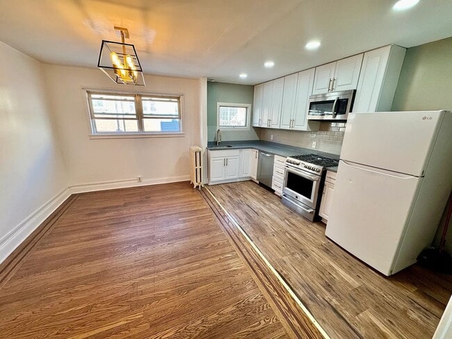 Photo - 7111 Greenwood Ave
