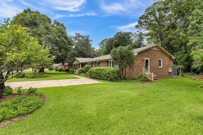 Photo - 700 Clyde Dr