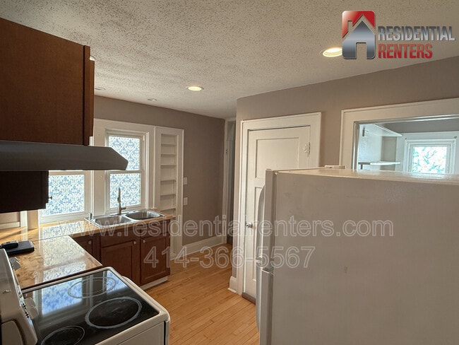 Photo - 2009 S 68th St