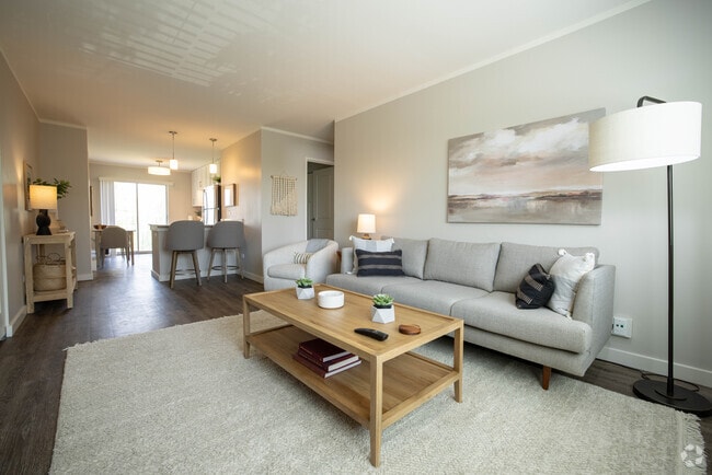 2BR, 1BA - 950SF