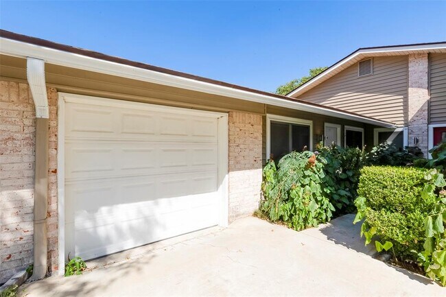 Photo - 1204 Woodfield Dr