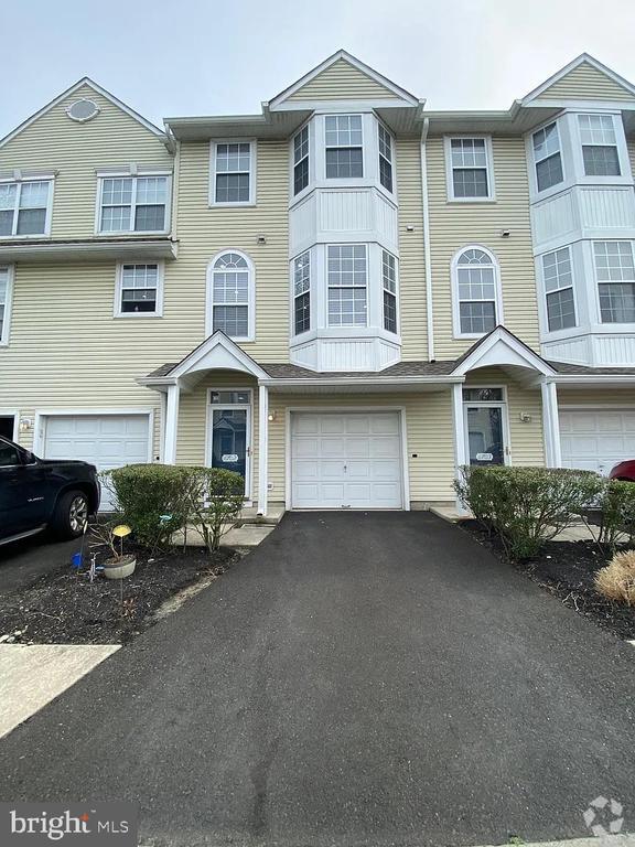 Building Photo - 6702 Riverfront Dr Rental