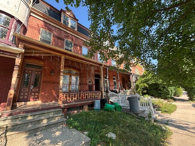 Building Photo - 31 N 11th St Unit 2