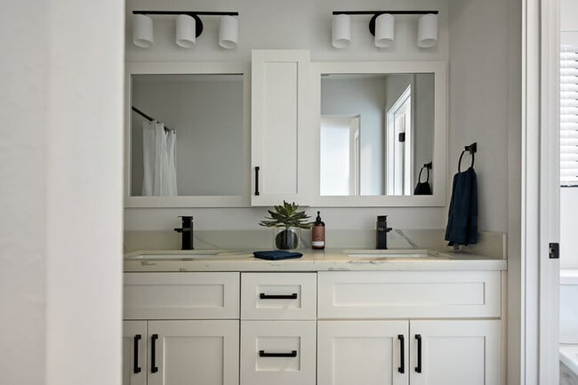 Photo - 6543 Marsh Ave