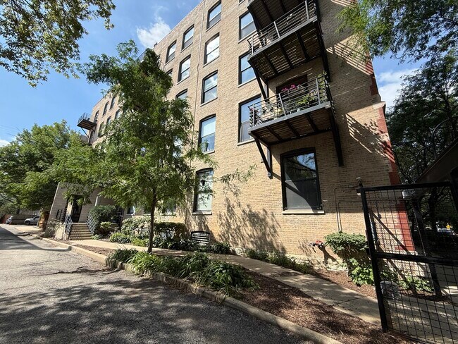Photo - 2511 W Moffat St Unit 201