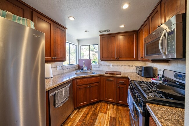 Photo - 3459 Reynard Way