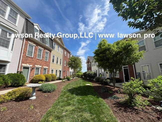 Photo - Luxurious Colonial Green Townhome with Garage