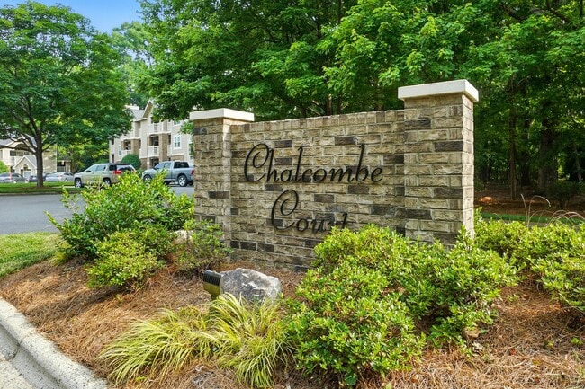 Building Photo - 5007 Sharon Rd Unit 5007 R SharonRd