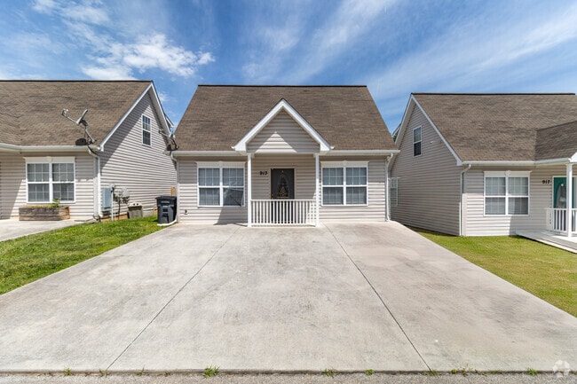 Building Photo - 913 Hazelbrook Way Rental