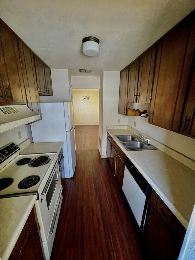 Photo - Spacious 2 Bedroom/1 Bath is located off of Hiliman Golf Course Unit D