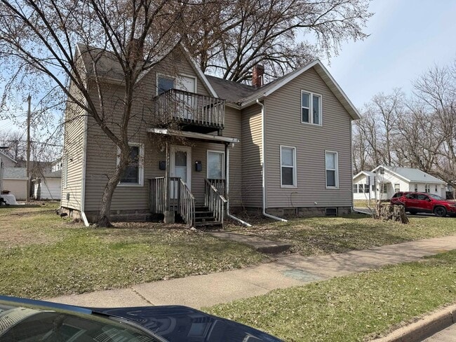 Building Photo - 1832 Bellinger St Unit 2