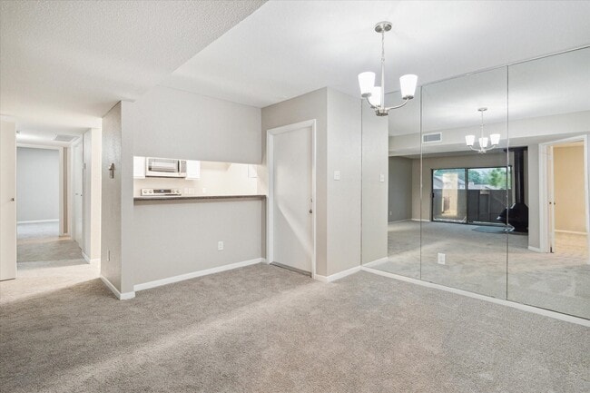 Building Photo - 3085 Walnut Bend Ln Unit 36 Rental