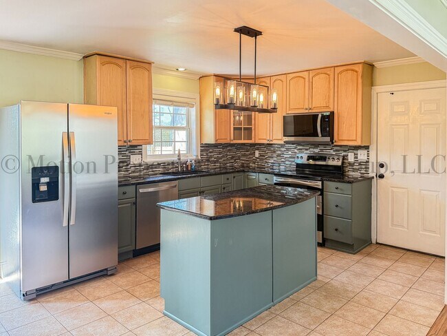 Photo - 2502 Little John Trail SE