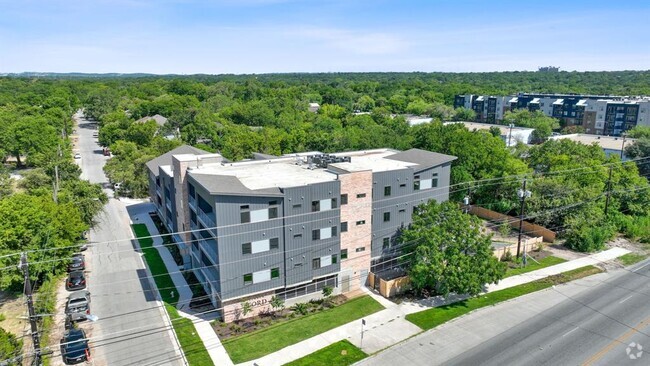 Building Photo - 100 Mockingbird Ln W Unit 304 Rental