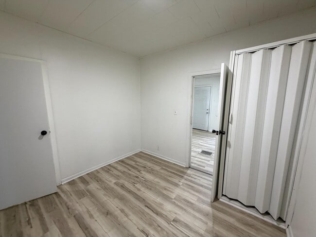 Building Photo - 2900 S 13th St