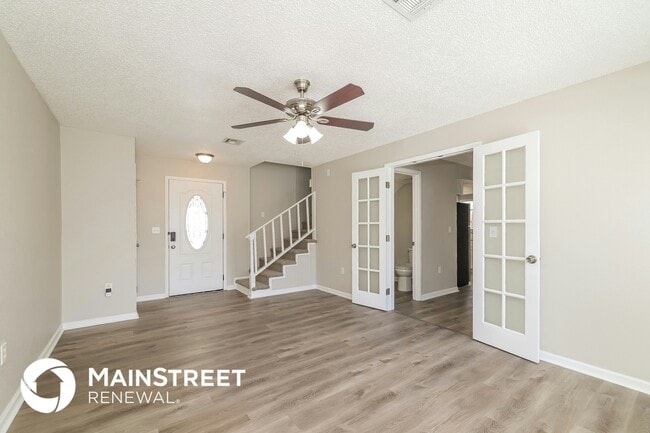 Photo - 669 Lake Dexter Cir