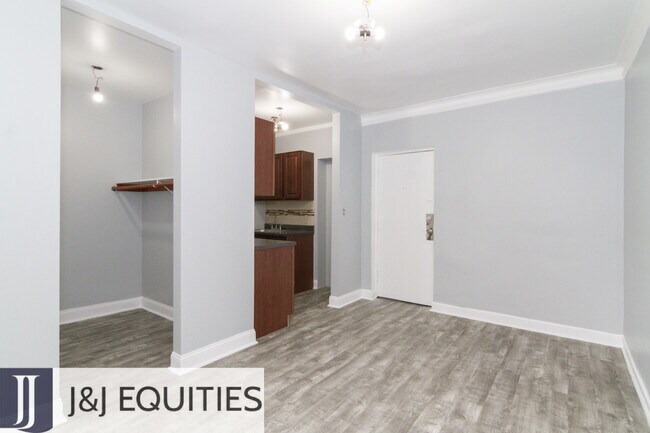 Photo - 4070 Kenmore