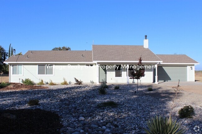 Building Photo - Available Now! Must See 2 Bedroom Home Loc...