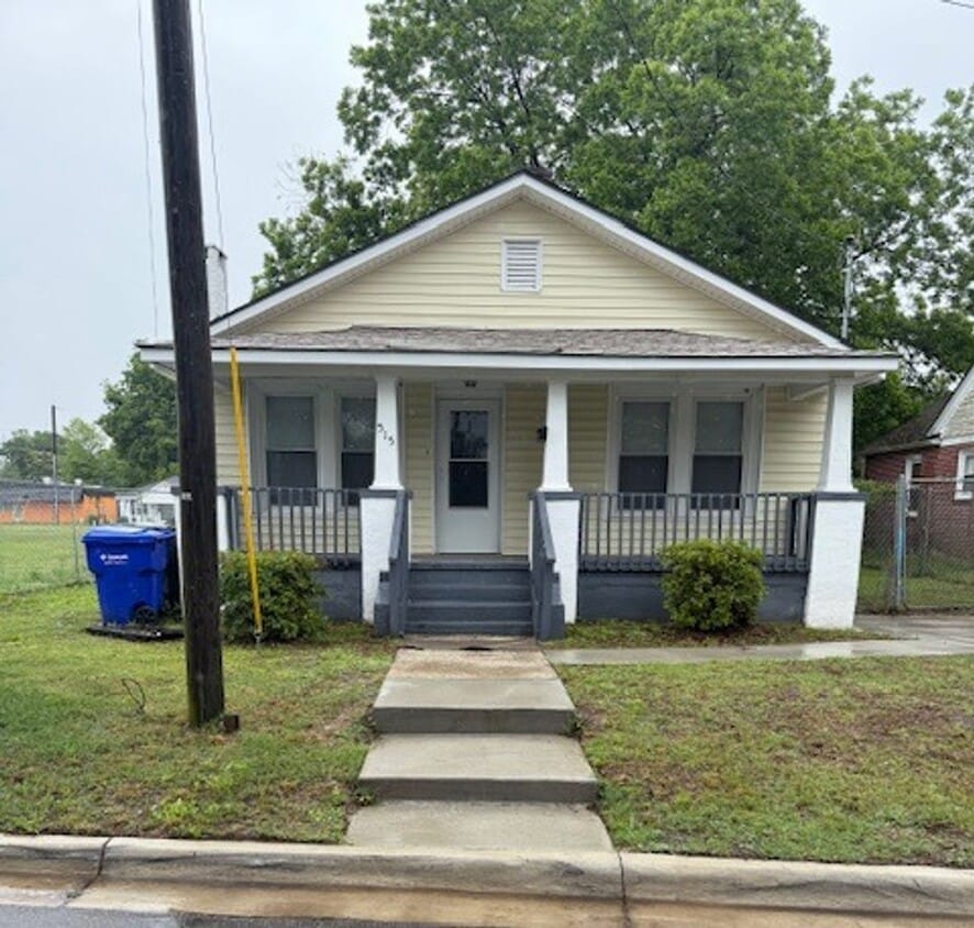 2 Bedroom, 1 Bath House (AVAILABLE NOW) - 2 Bedroom, 1 Bath House (AVAILABLE NOW)