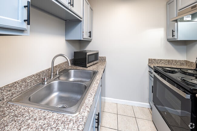 City View Apartments - Internet Included! | Baton Rouge, LA