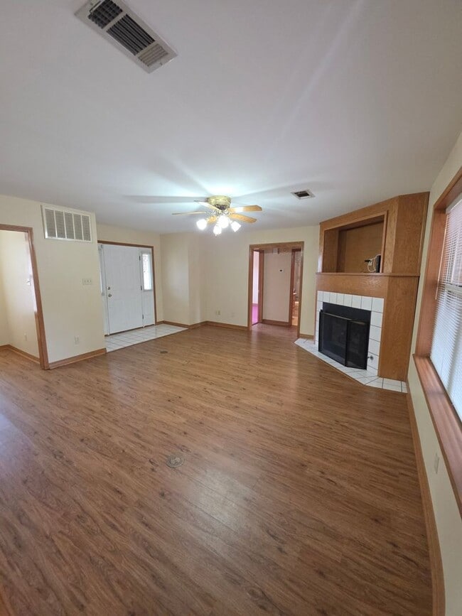Photo - 801 S Phoenix Ave