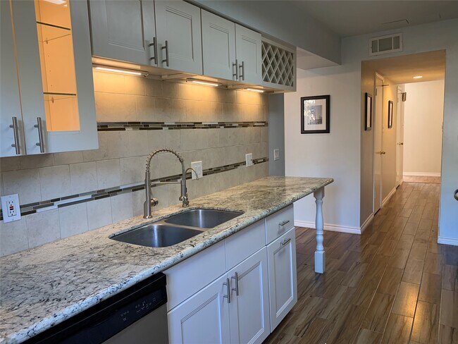 Photo - 13140 Trail Hollow Dr Unit 3140