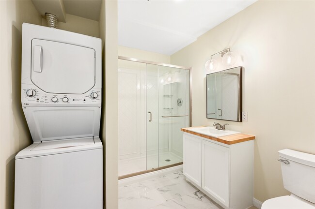 Photo - 1011 W 10th St Unit 3