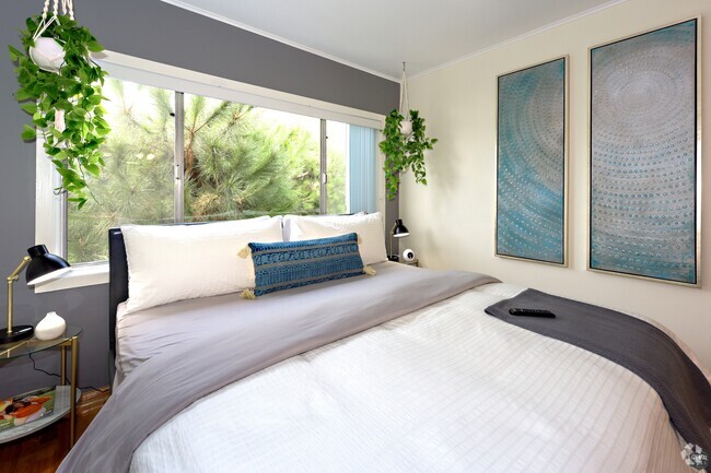 Building Photo - Tranquil Studio by the Ocean – A Soothing ... Unit 8 Rental