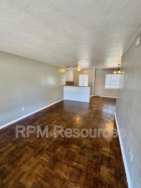 Photo - 2137 Barclay Rd