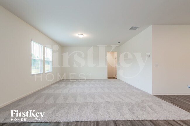 Photo - 135 Knightsbridge Ln