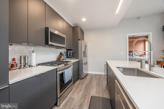 Building Photo - 1501 N 31st St Unit PH3