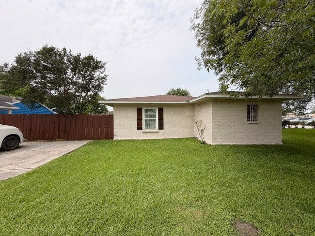 Photo - 7810 Kimble St