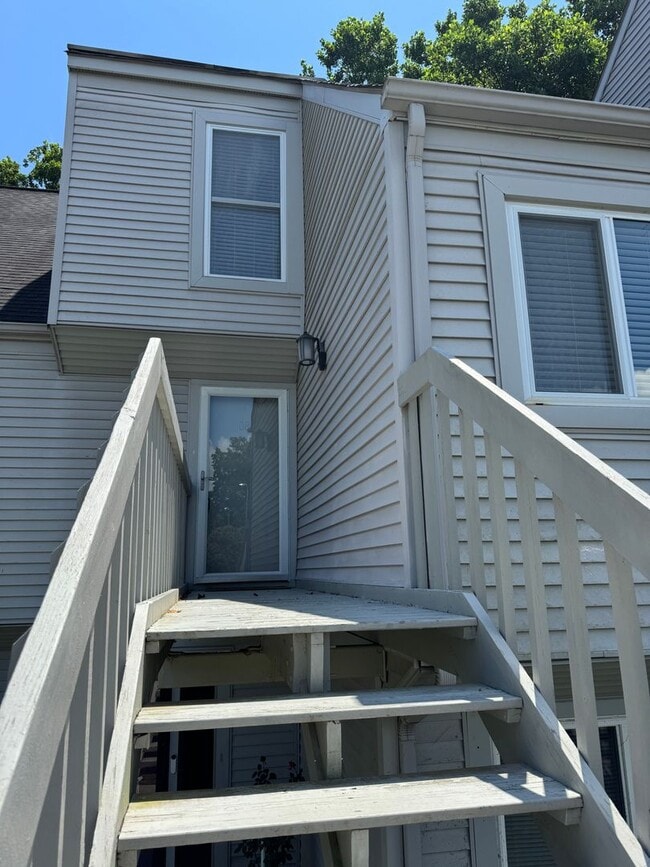 Affordable Lakeside Condo – 3 Bed, 1 Bath - Affordable Lakeside Condo – 3 Bed, 1 Bath