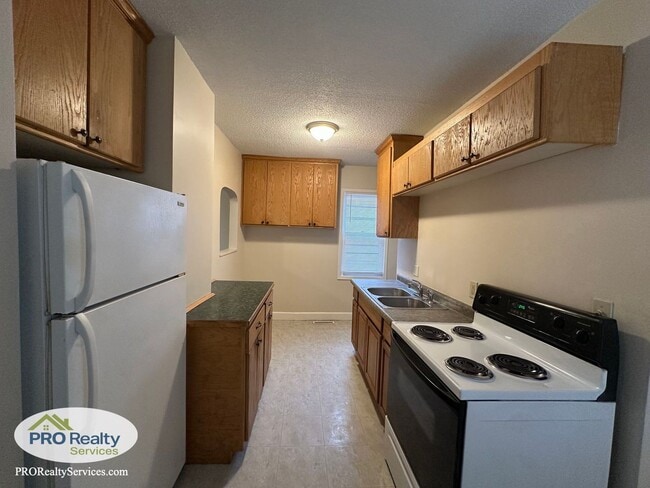 Photo - 423 NE Taylor St