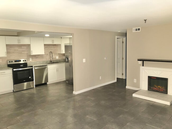 Photo - 1005 Parkvale Ct Unit 1