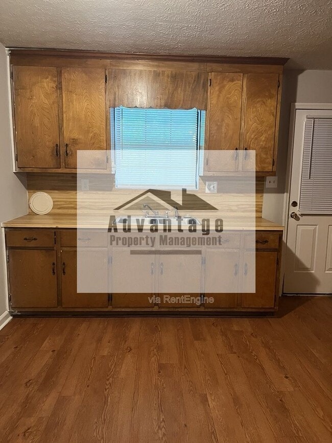 Photo - 108 8th St