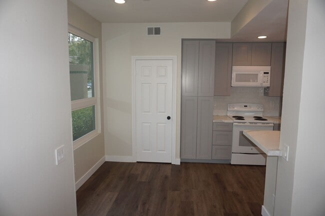 Photo - Highly Upgraded End Unit 2 Bedroom 2 Bathroom in Orange Unit 6