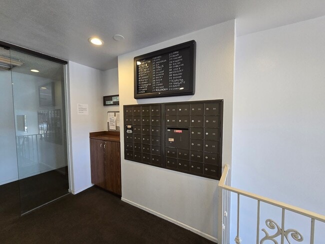 Photo - 4705 Kester Ave Unidad 305