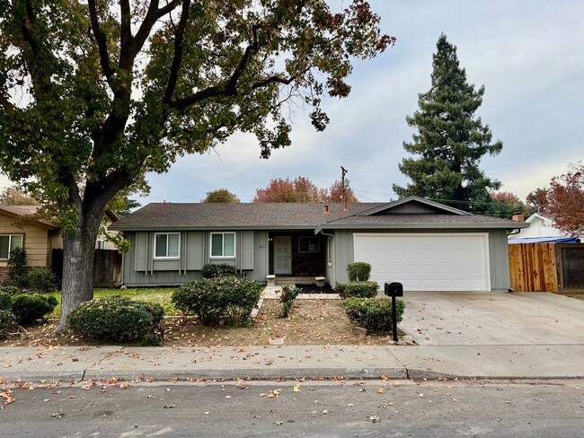 Building Photo - Fully remodeled single story located in Lakewood School District!